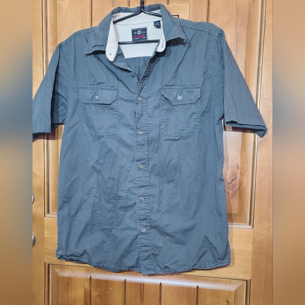 Grey men's med wrangler short sleeve button up